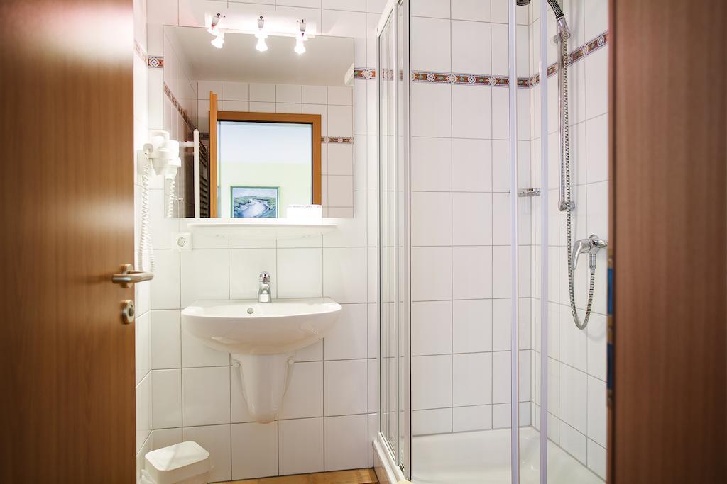Hotel Hus Achtern Diek Hamburg Room photo
